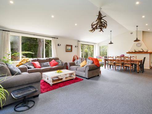 32 Rakiura Parade, Otatara
