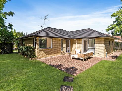 6 George Deane Place, Greenhithe