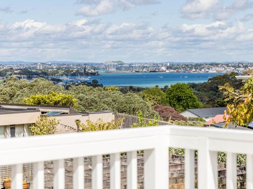 54 Raleigh Road, Northcote