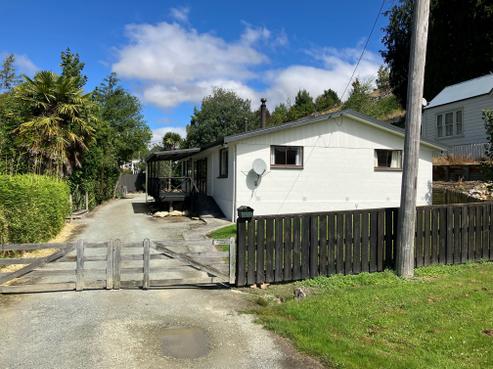 10 Iona Street, Lawrence