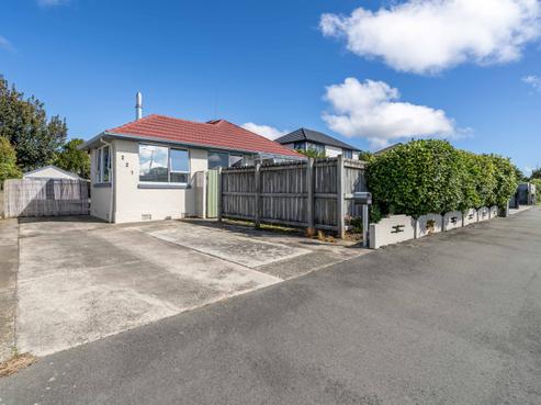 221 Saint Andrew Street, Glengarry