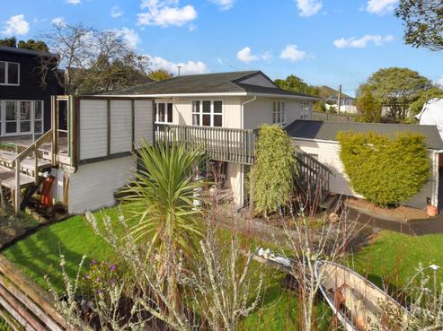 8 Hobsonville Road, West Harbour