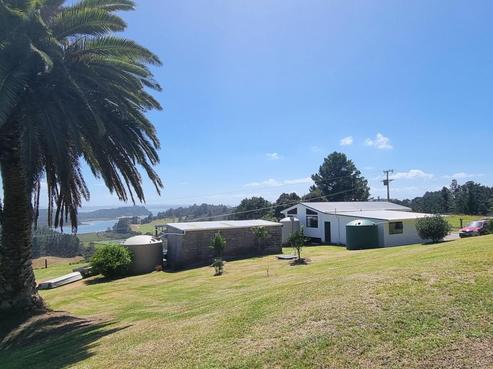5705 Pouto Road, Pouto