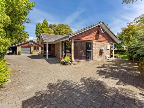 33 Memphis Grove, Totara Park