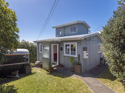 6 Wattle Road, Oneroa