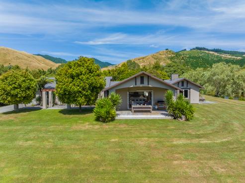 106 Maui Pomare Road, Paraparaumu