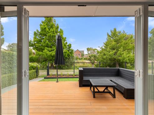 2/5 Esher Place, Saint Martins