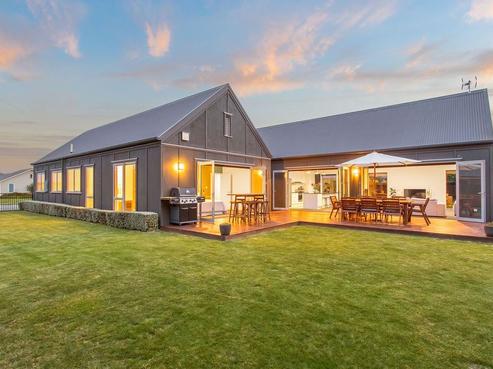 7 Huntingdon Drive, Fernside