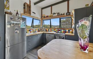 210 Wonderview Lane, Hakaru