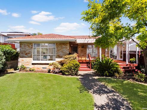 20 Olsen Avenue, Hillsborough