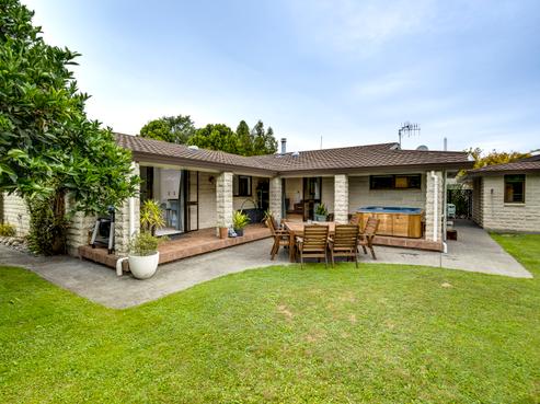 54 Allens Lane, Clive