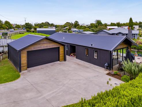 14 Takiroa Street, Urenui