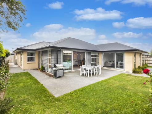 35 Sapphire Street, Casebrook