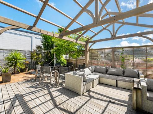 8 Glendavar Street, Berhampore