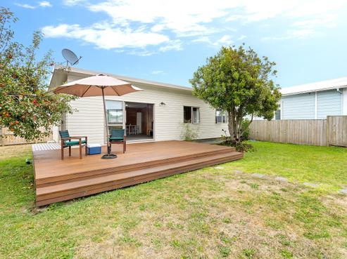 39 Kiharoa Street, Otaki Beach