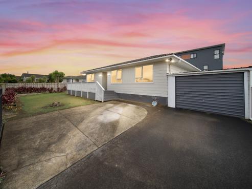 2/1 Funnell Place, Manurewa