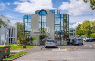 COST EFFECTIVE EPSOM OFFICE 20 CAR PARKS