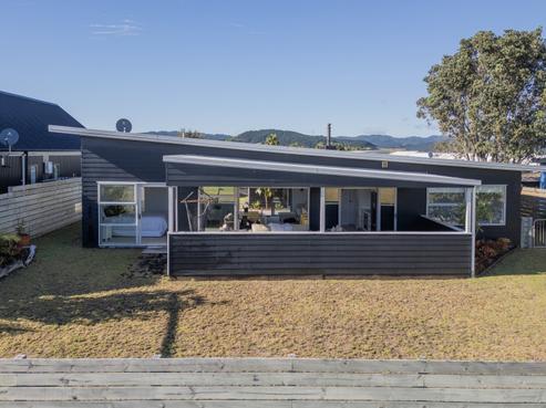 127 The Fairway, Matarangi