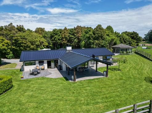 102 Black Road, Otatara