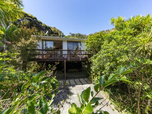 1 Pendrell Road, Piha