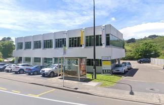 Office with 10 Carparks - 10 mins to town!