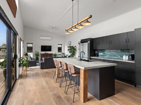 615 Buller Street, Akina