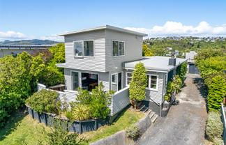  34 Bassett Road, Johnsonville