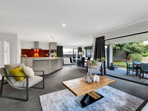 28 Paynters Avenue, Strandon