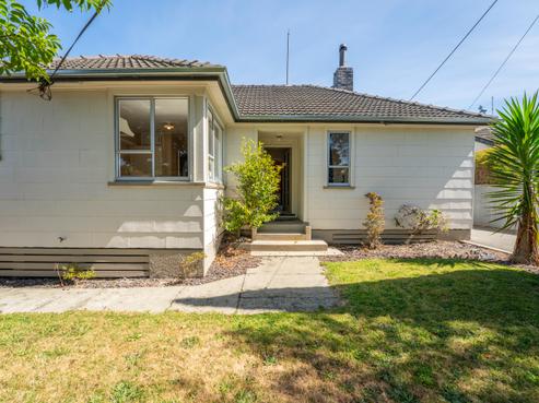 42 Essex Street, Marchwiel