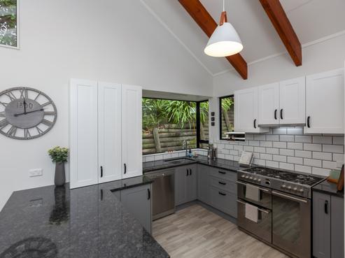 20 Tiromoana Road, Raumati South