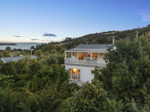 10 Tahatai Road, Oneroa