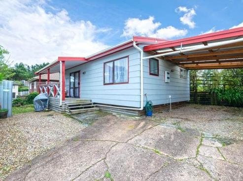 39 Helleur Road, Massey