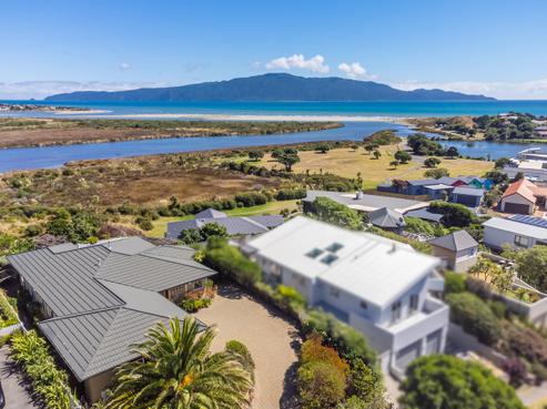 174 Weggery Drive, Waikanae Beach