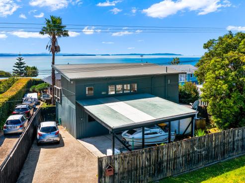 1412 Whangaparaoa Road, Army Bay