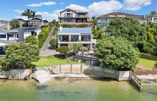 26 Crispe Road, Clarks Beach
