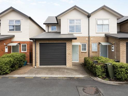 61 Chiefs Court, Hamilton East