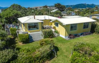 1 Rodney Avenue, Te Horo Beach