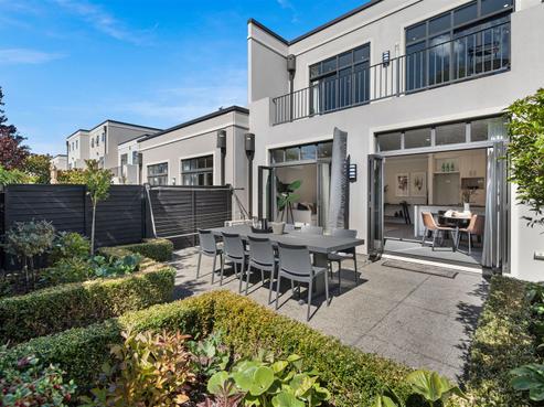 30 Country Club Terrace, Northwood