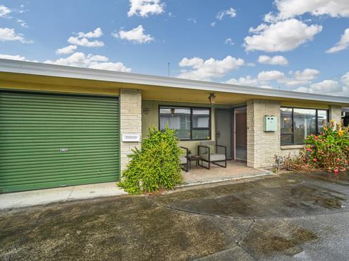 2/405 Avenue Road West, Hastings