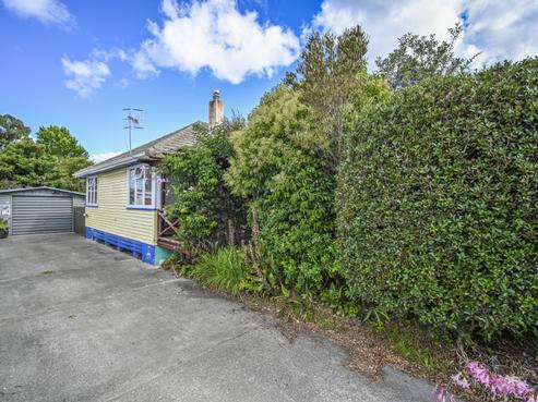 1209 Willowpark Road North, Mayfair