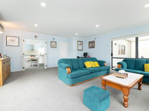 2/786 East Coast Road, Oteha