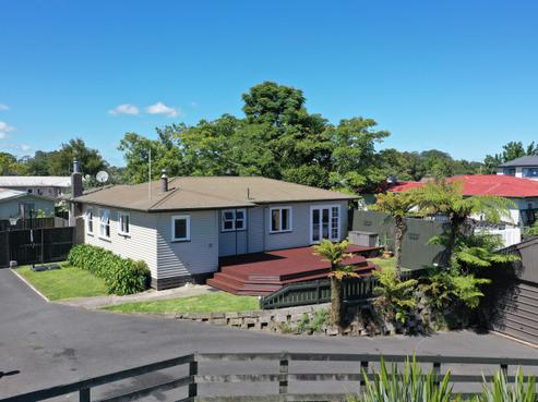 55 Bruce Avenue, Glenview