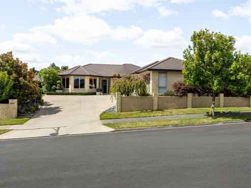 13 Eastridge Terrace, Huntington