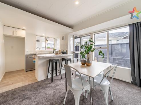 1/8 Ferretti Grove, Avalon