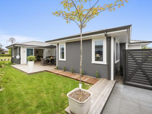 6 Maison Way, Rangatira Park