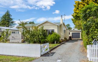 7 Reading Street, Greytown