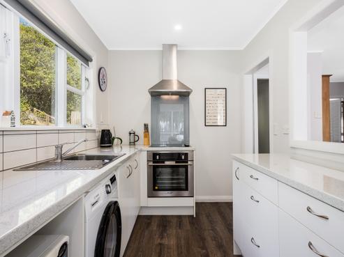 3 Blue Mountains Road, Pinehaven