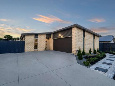 15 Little Oaks Drive, Yaldhurst
