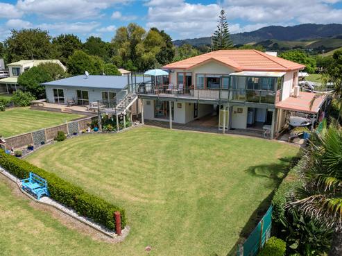 1692 East Coast Road, Whakatiwai