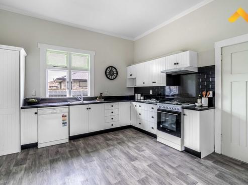 24 Lowe Street, Avenal